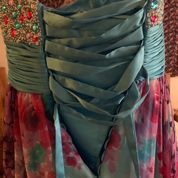 PROM DRESS - Picture 4 of 4